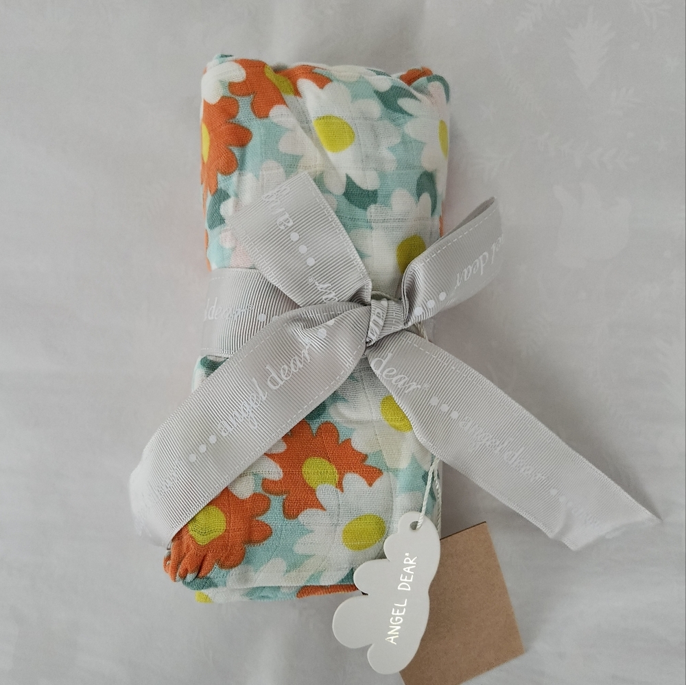 💕🌸✨️NWT Angel Dear baby swaddle blanket daisy floral print orange blue